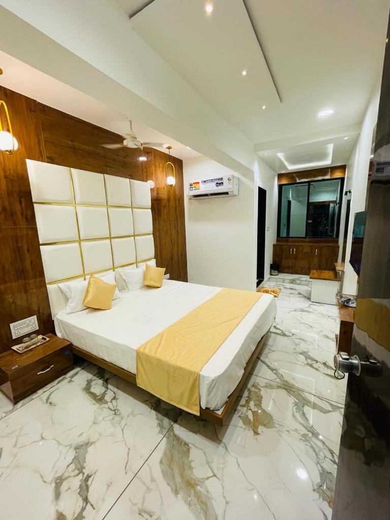 Hotel New German Αχμπανταμπάντ Εξωτερικό φωτογραφία